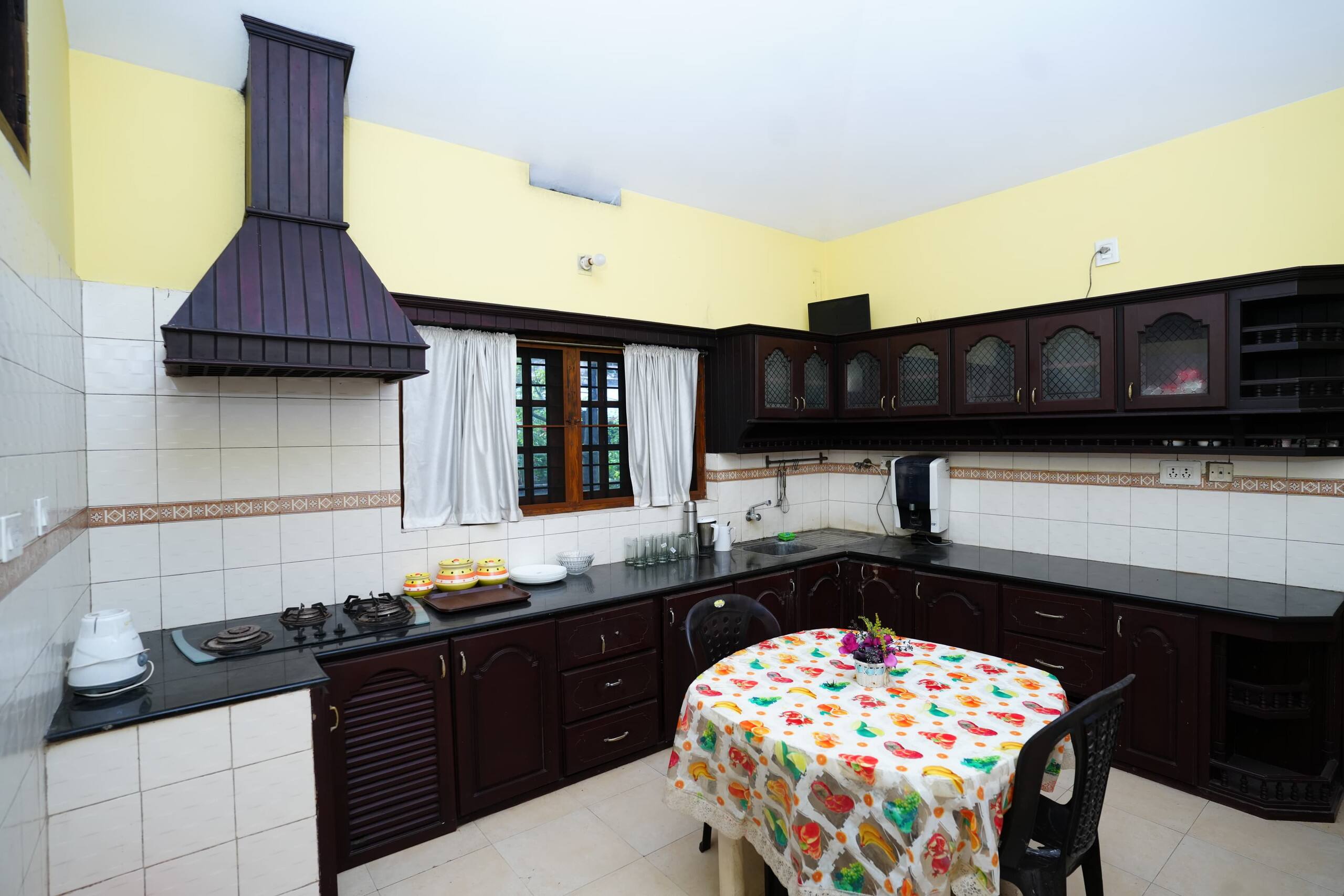 Guruvayoor courtyard illam Heritage l 4BH AC VILLA 10