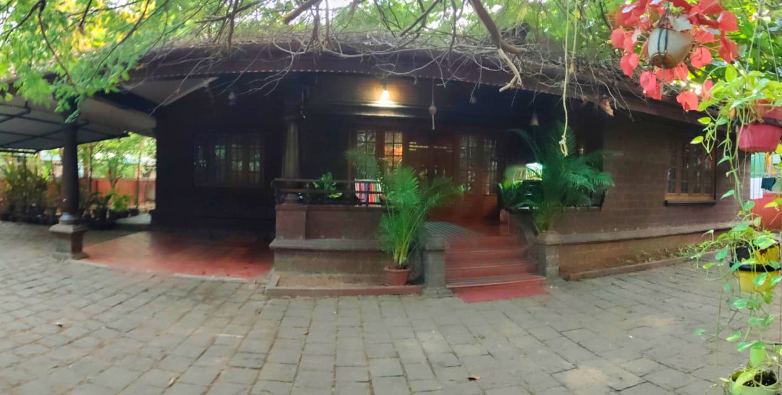 Guruvayoor courtyard illam Heritage l 4BH AC VILLA 32
