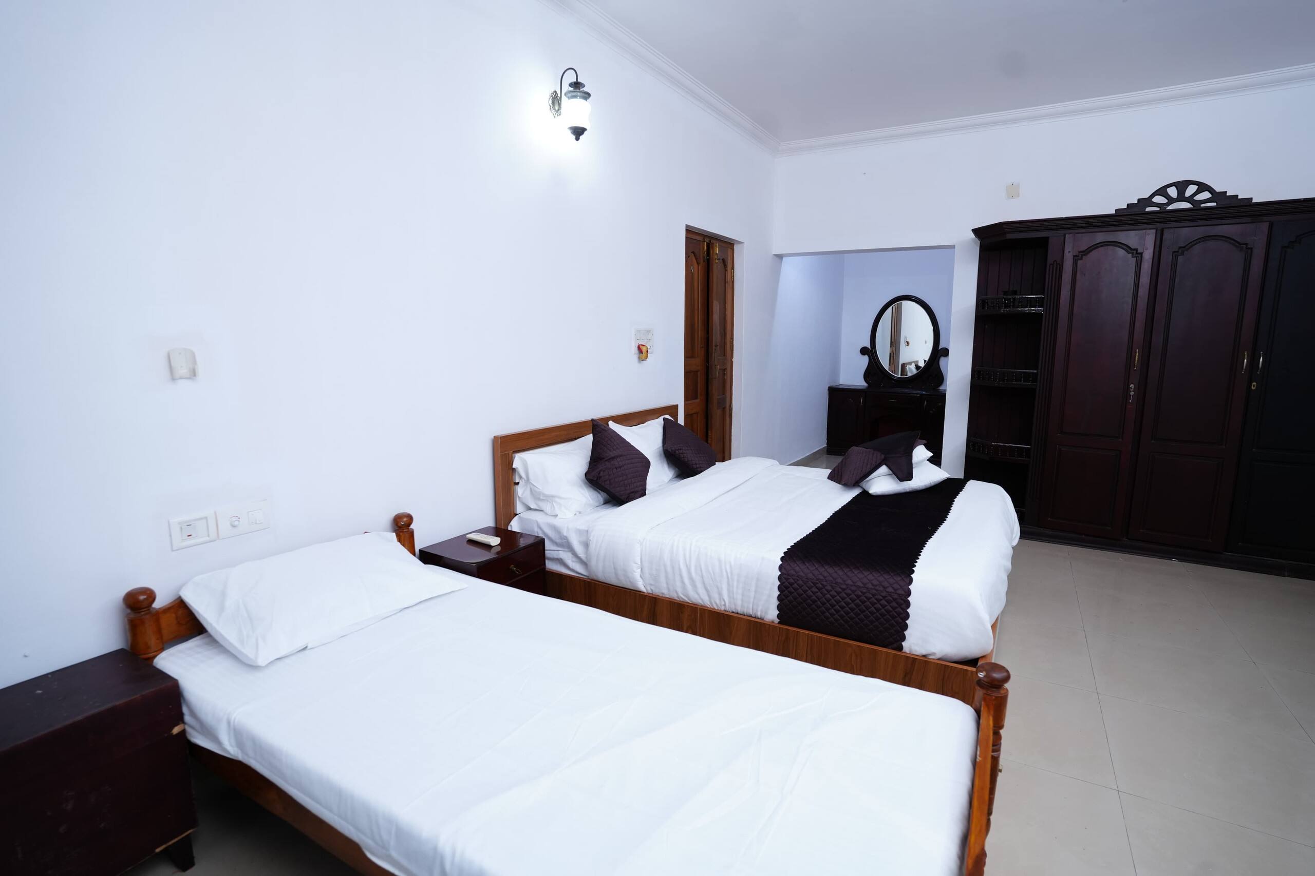 Guruvayoor courtyard illam Heritage l 4BH AC VILLA 15