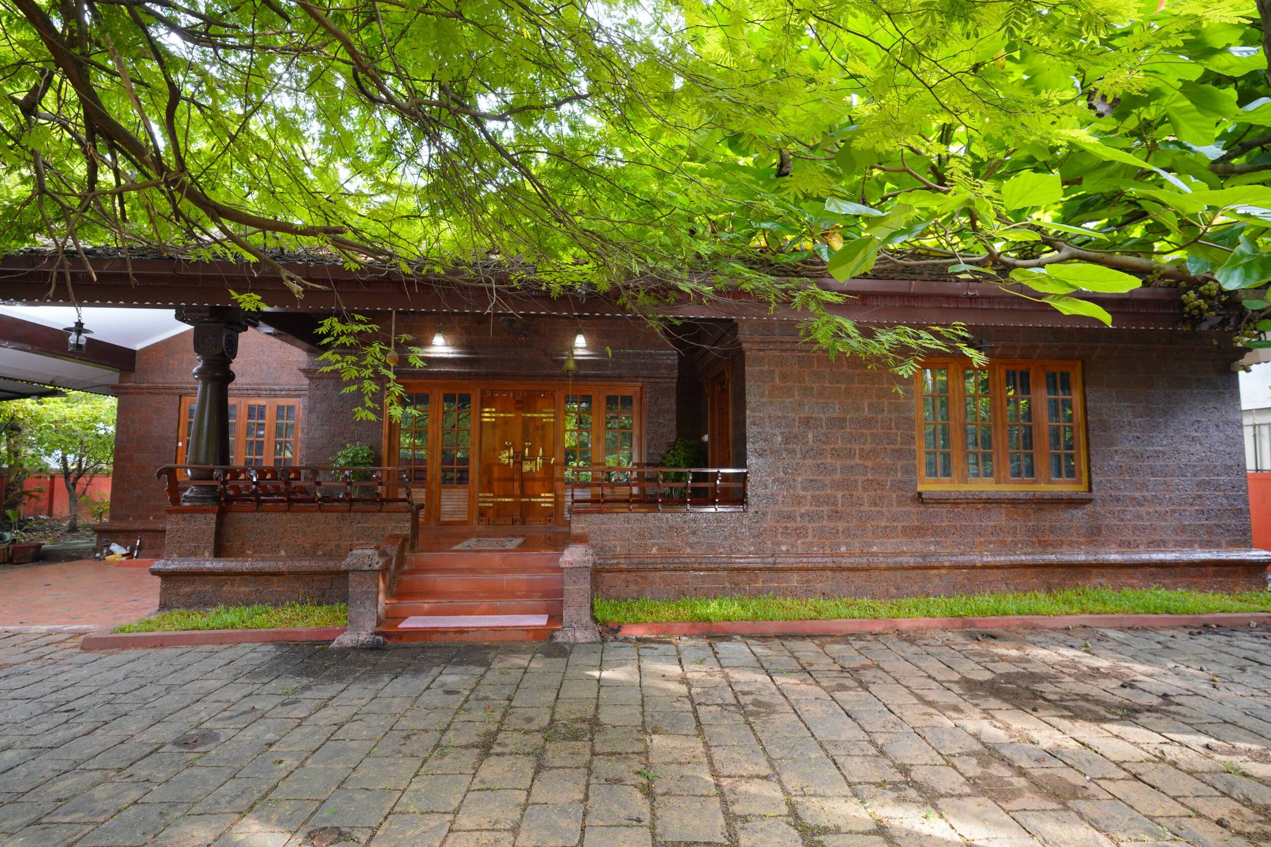 Guruvayoor courtyard illam Heritage l 4BH AC VILLA 26