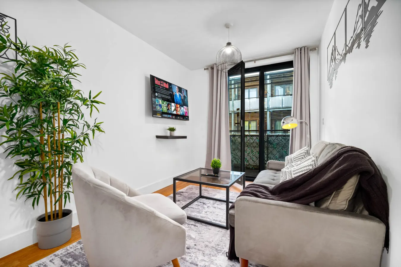Stylish Arcadian Apartment - Secure Parking - Balcony 9