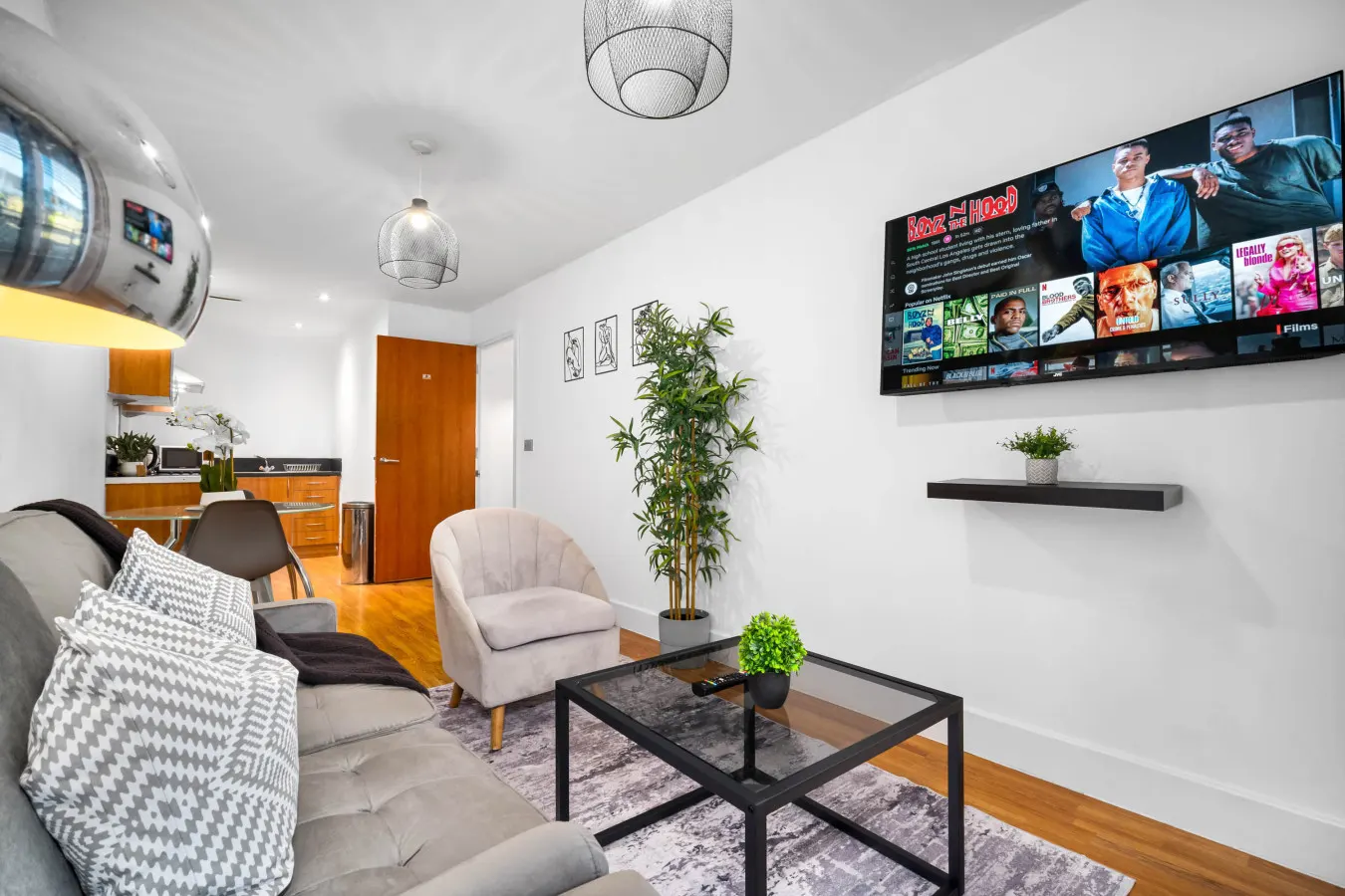 Stylish Arcadian Apartment - Secure Parking - Balcony 10