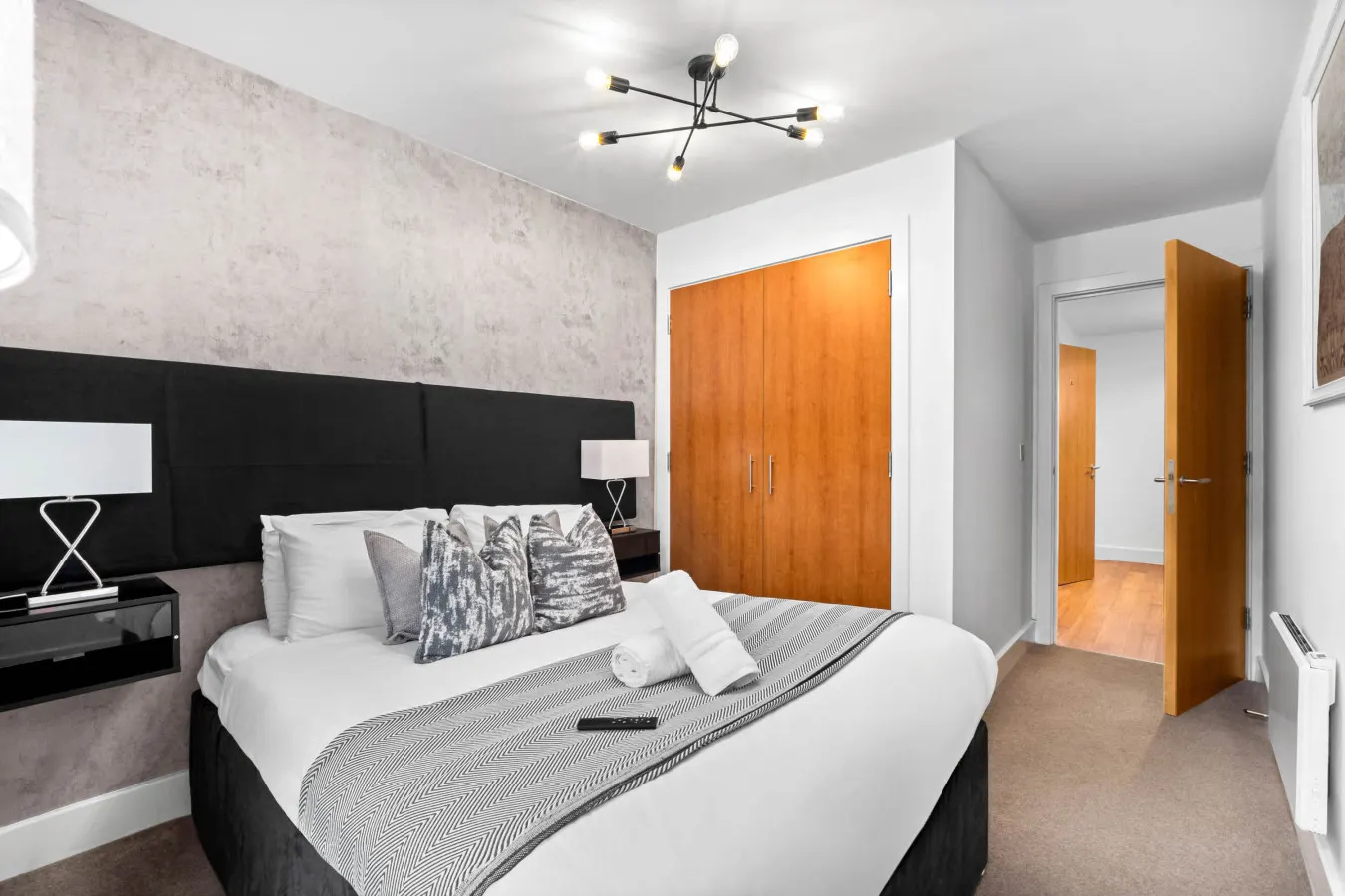 Stylish Arcadian Apartment - Secure Parking - Balcony 11