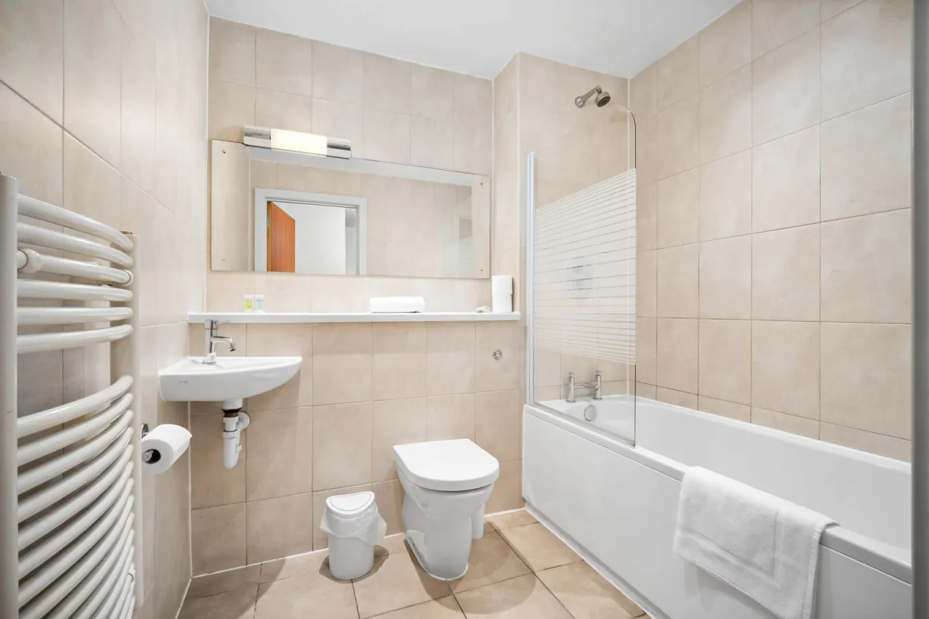 Stylish Arcadian Apartment - Secure Parking - Balcony — photo 4