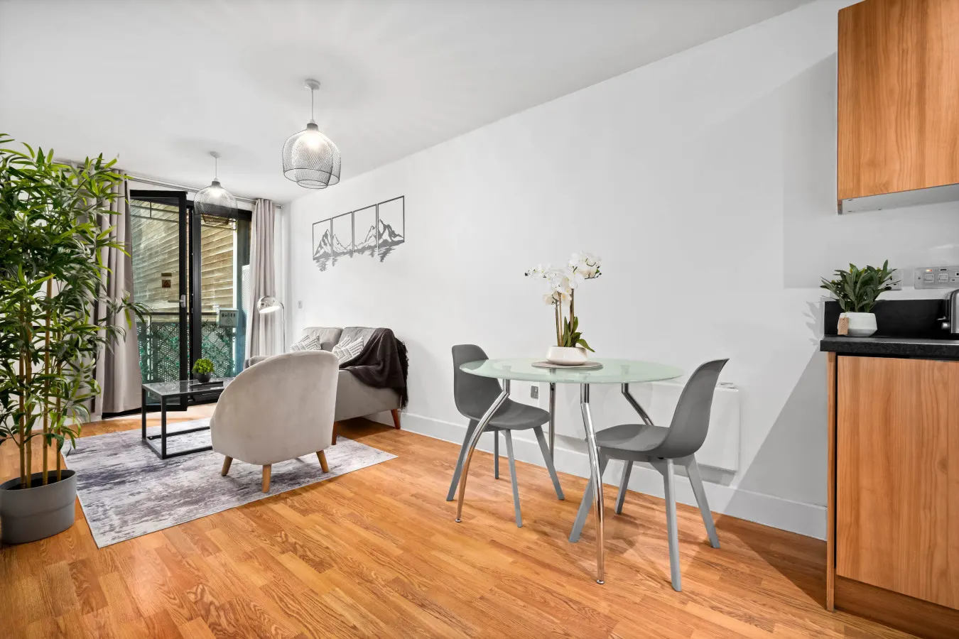Stylish Arcadian Apartment - Secure Parking - Balcony 6