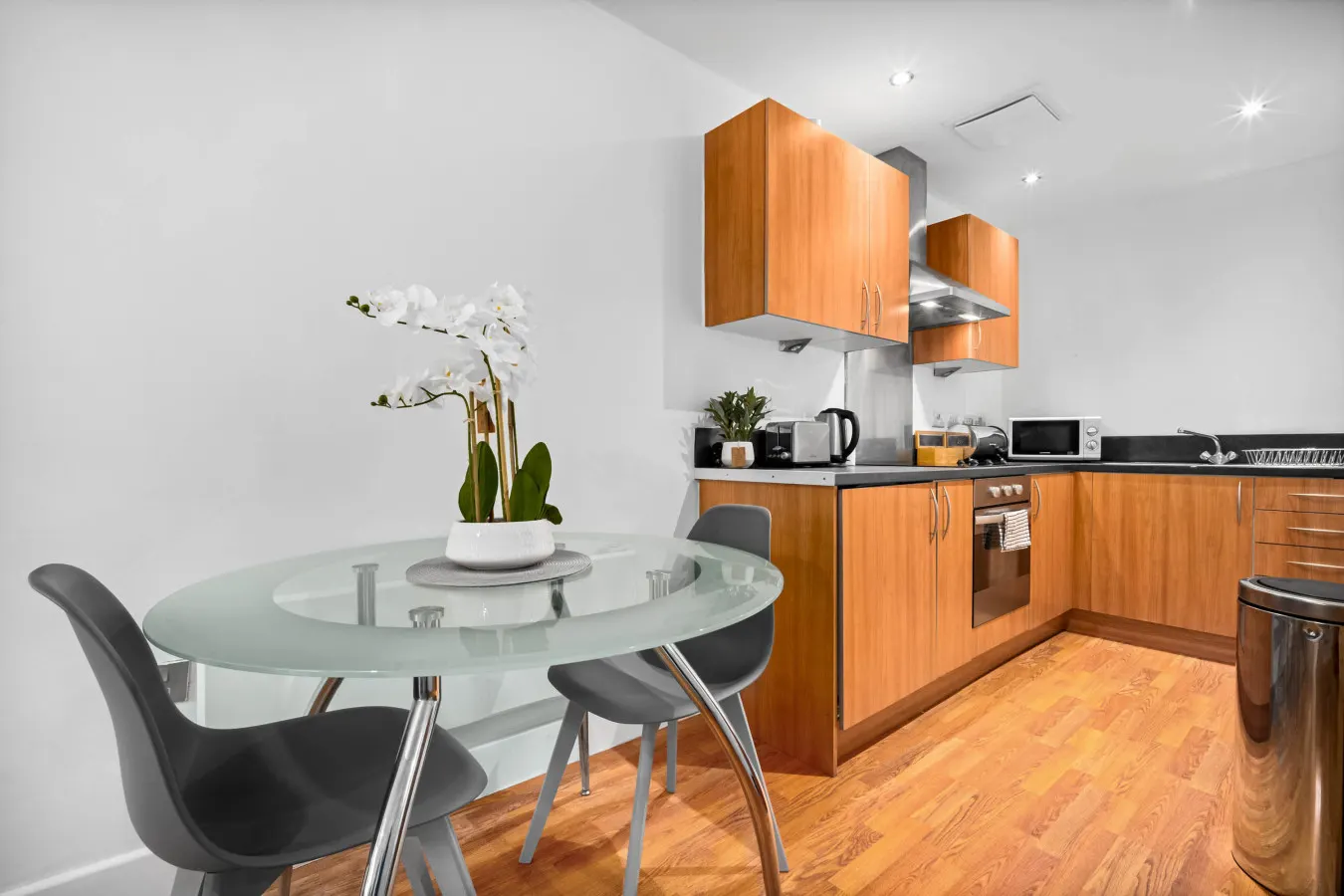 Stylish Arcadian Apartment - Secure Parking - Balcony 7