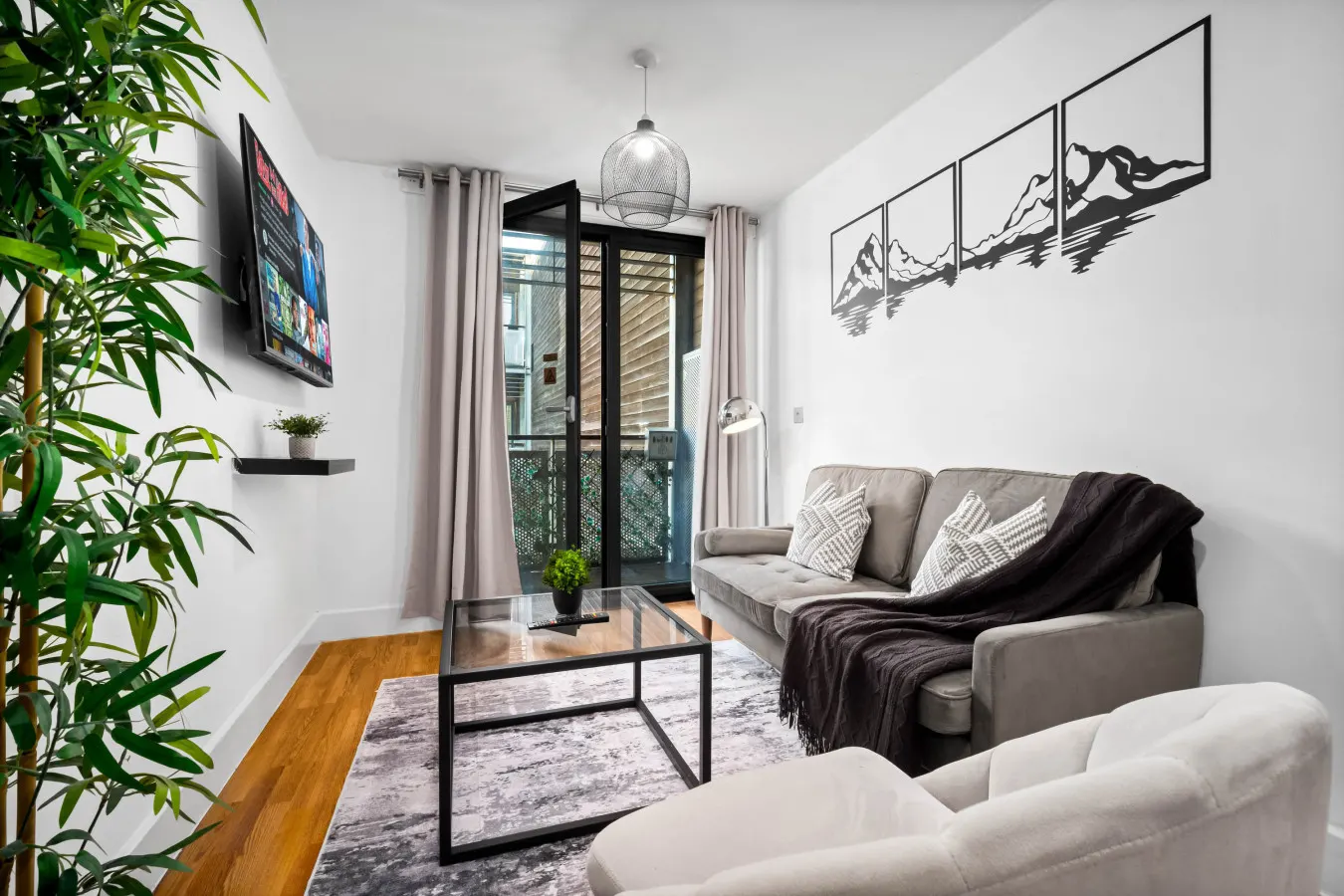 Stylish Arcadian Apartment - Secure Parking - Balcony 8