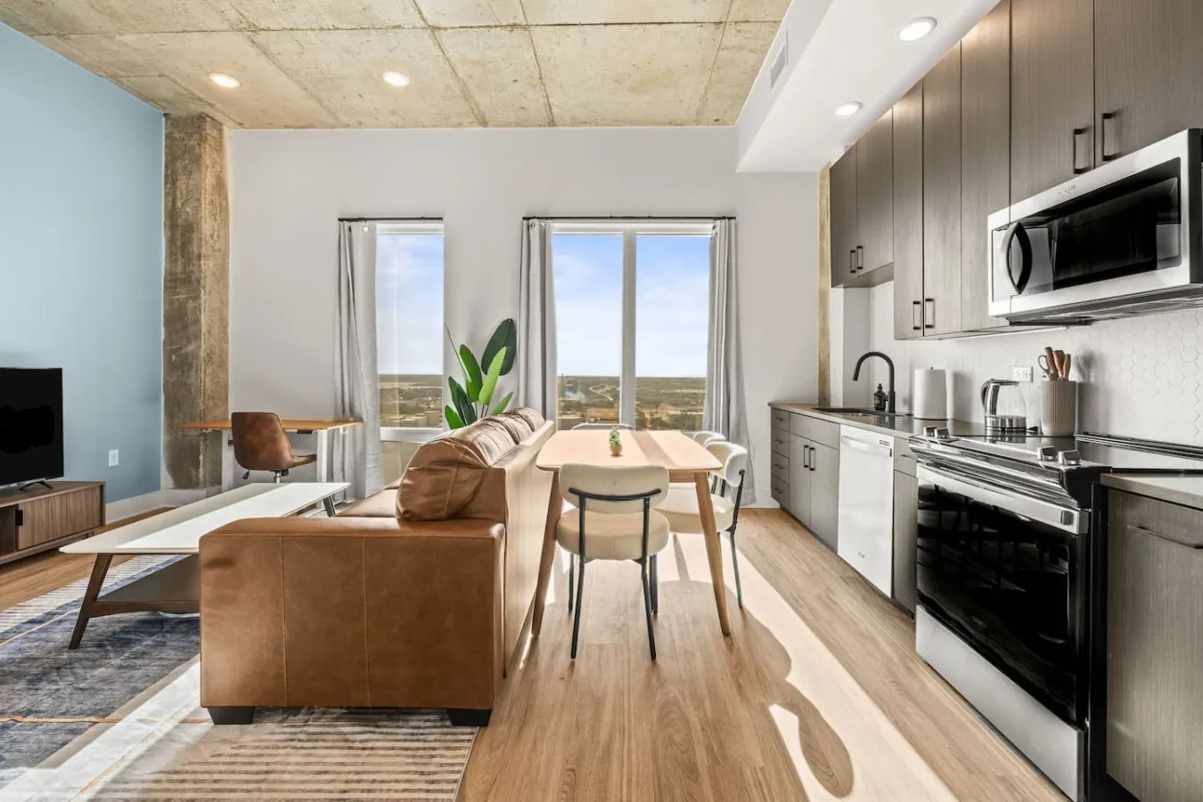 Elegant 1BR Walkable to Dining, Pool + Gym 9