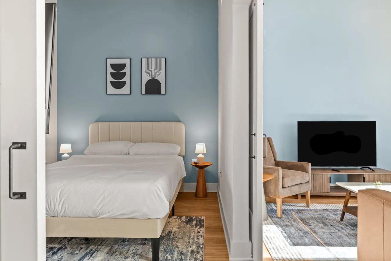 Elegant 1BR Walkable to Dining, Pool + Gym 4