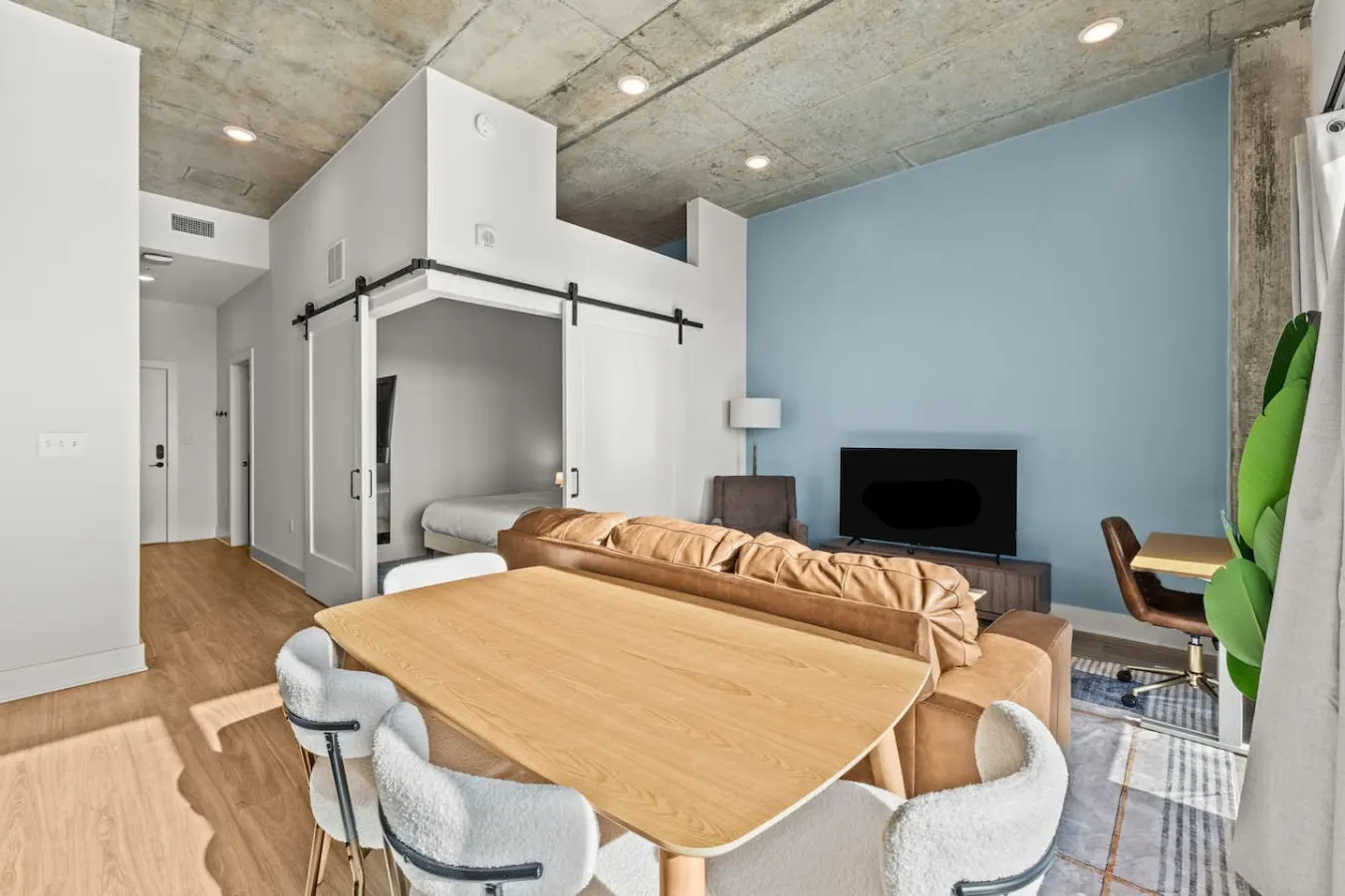 Elegant 1BR Walkable to Dining, Pool + Gym 6