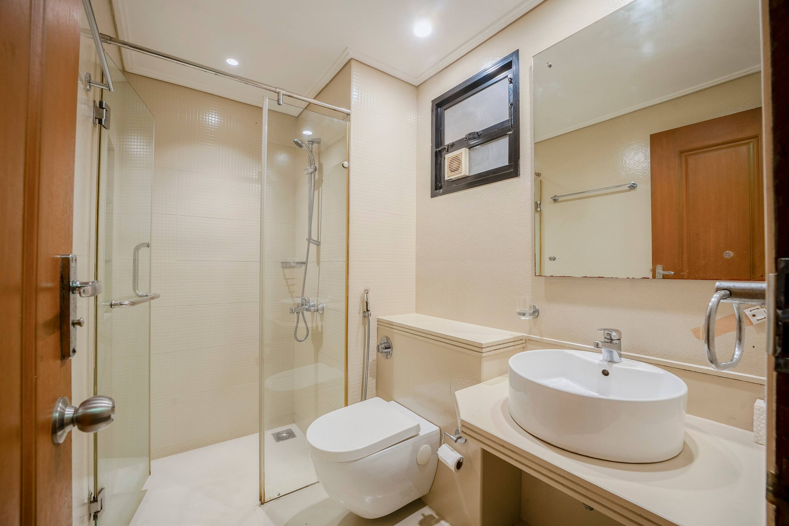 2BHK Penthouse w/ Pool & Balcony, 5min to Thalassa 13
