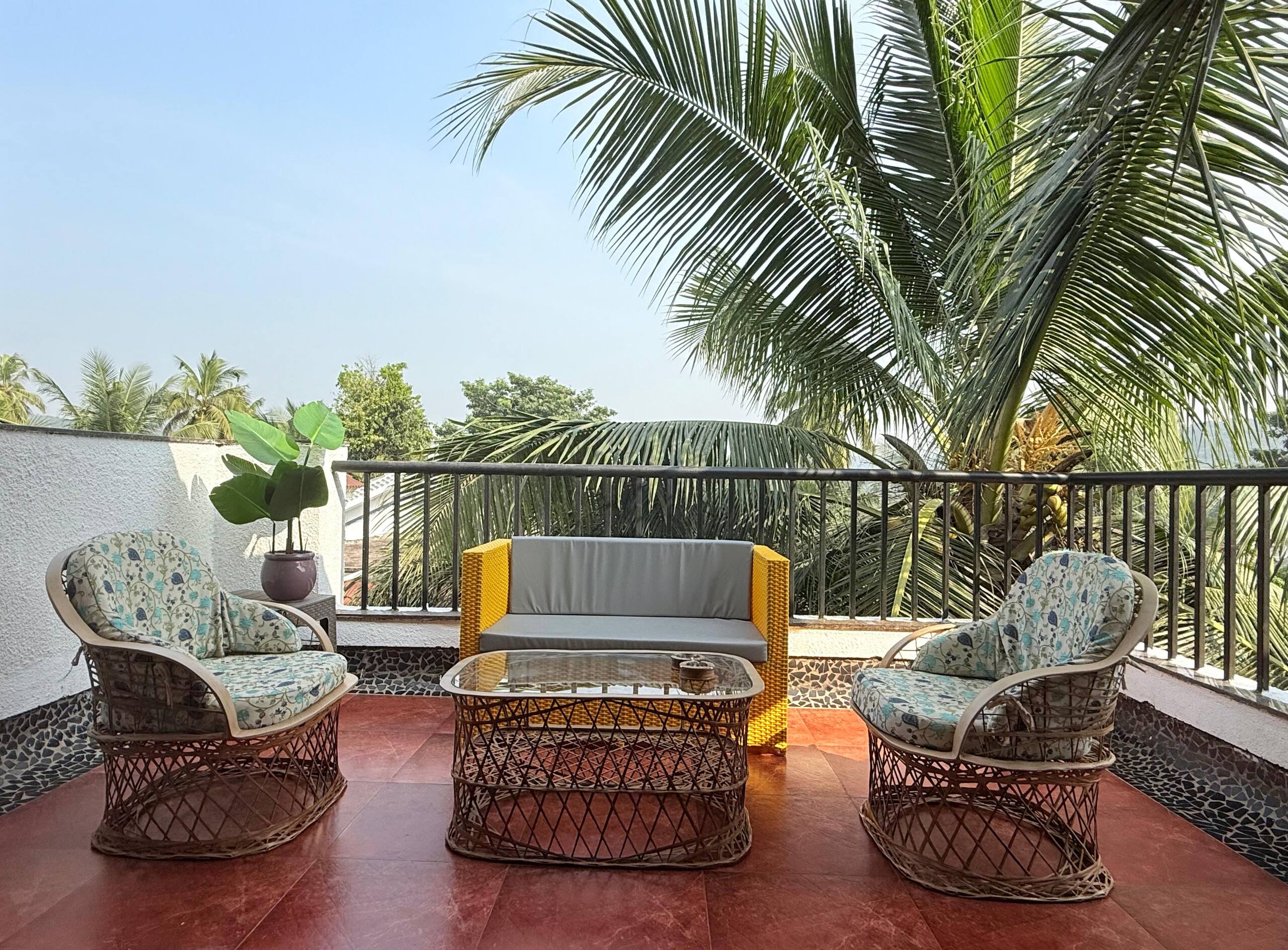 2BHK Penthouse w/ Pool & Balcony, 5min to Thalassa 20