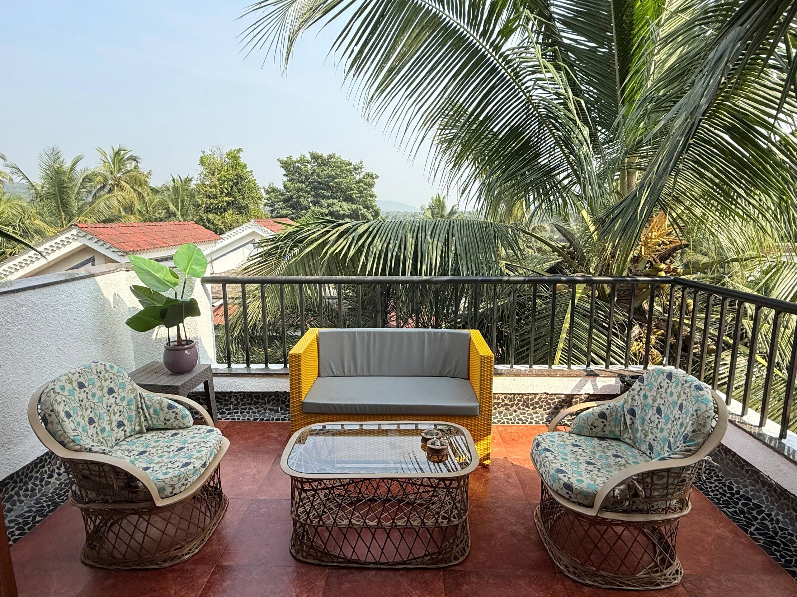 2BHK Penthouse w/ Pool & Balcony, 5min to Thalassa 6