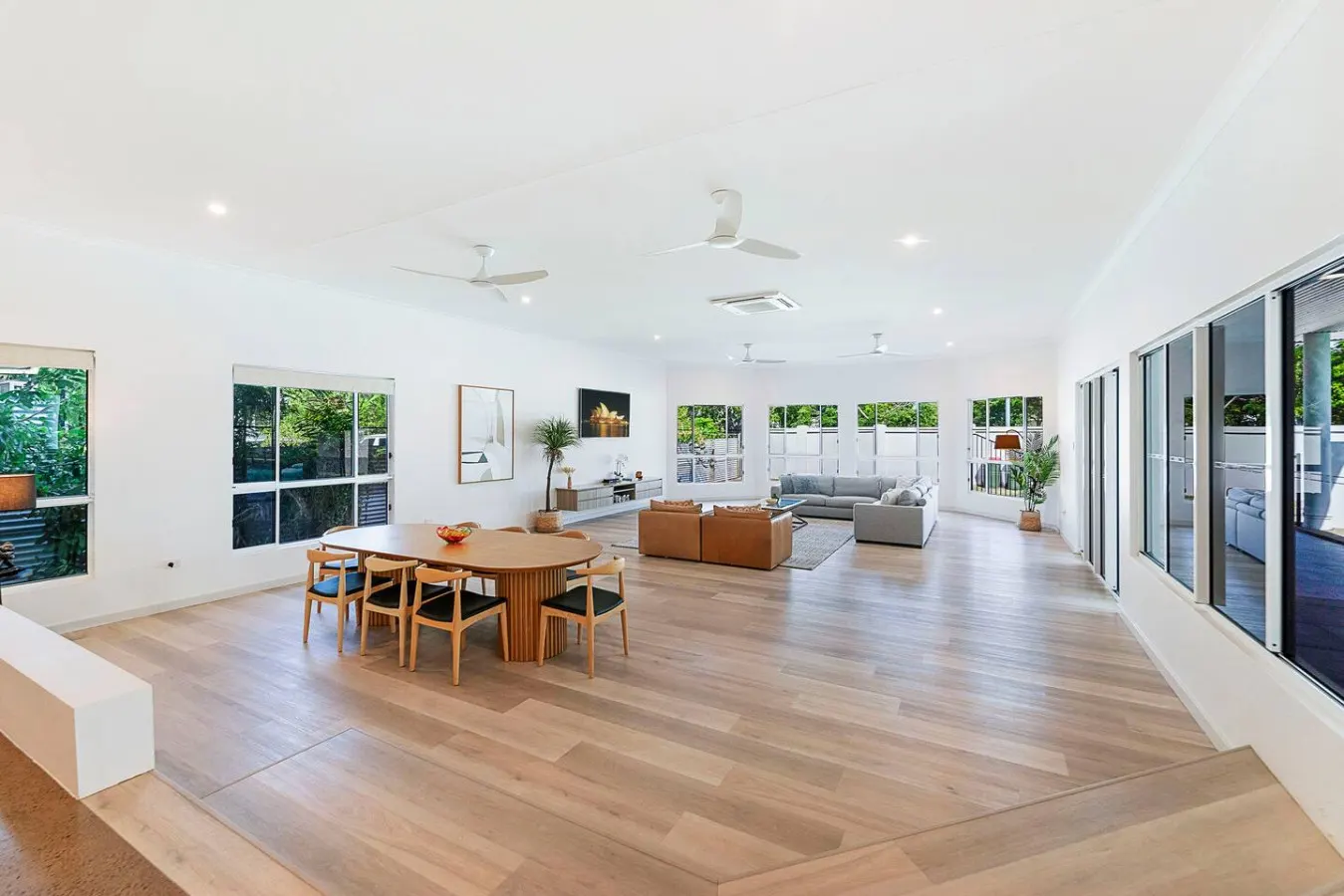 Majestic Manor: Stylish Super Home ~ Pool ~ BBQ 10