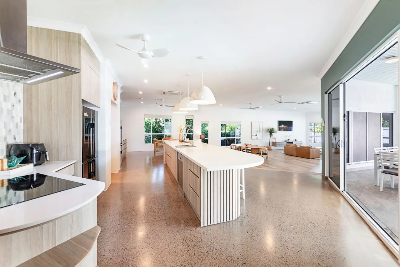 Majestic Manor: Stylish Super Home ~ Pool ~ BBQ 18