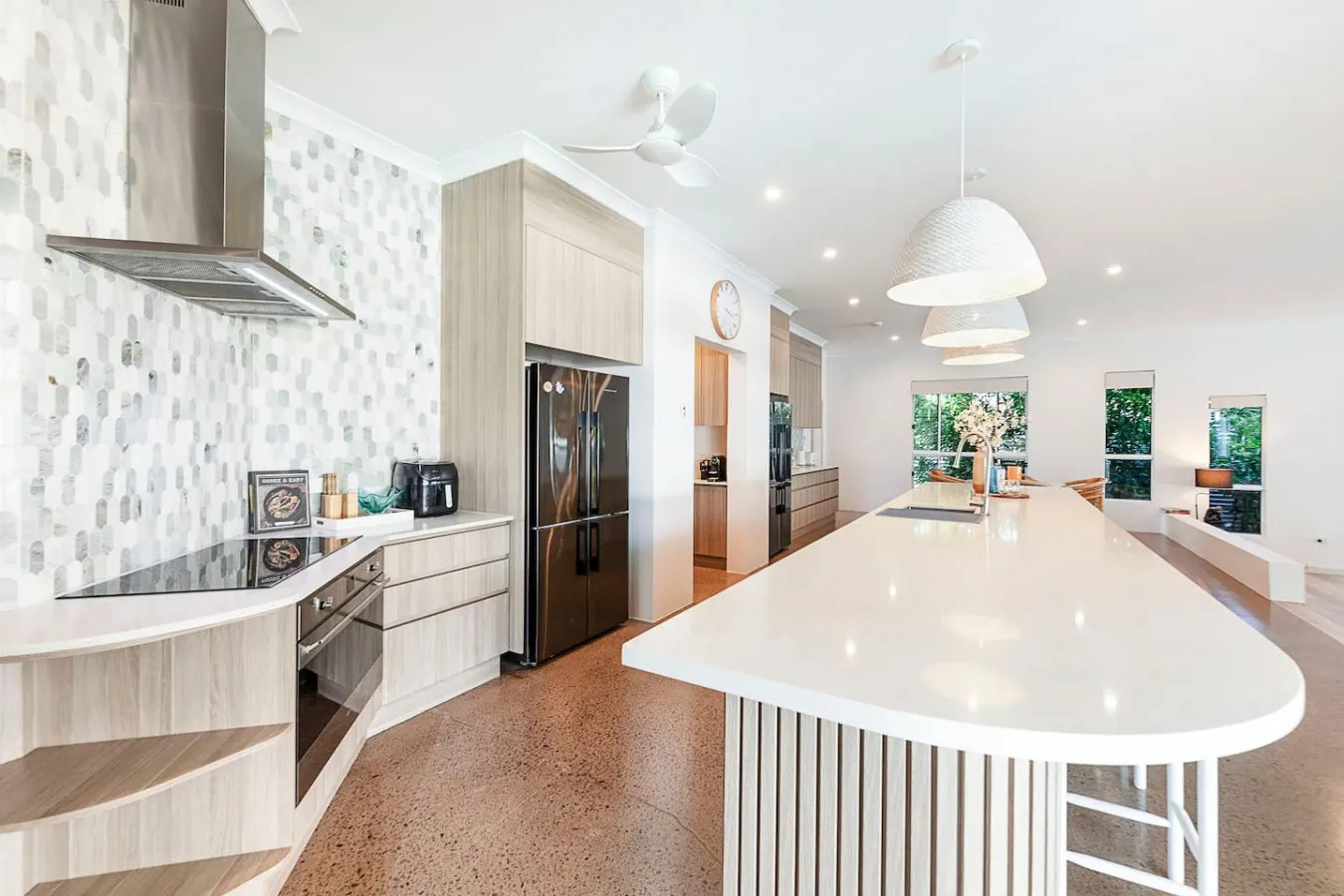 Majestic Manor: Stylish Super Home ~ Pool ~ BBQ 19