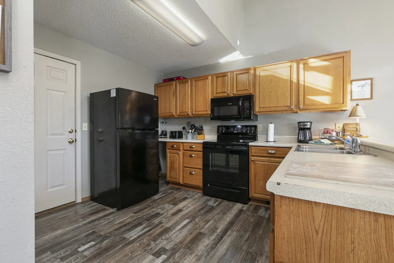 Prime Location Cottage Home- King Suite 13