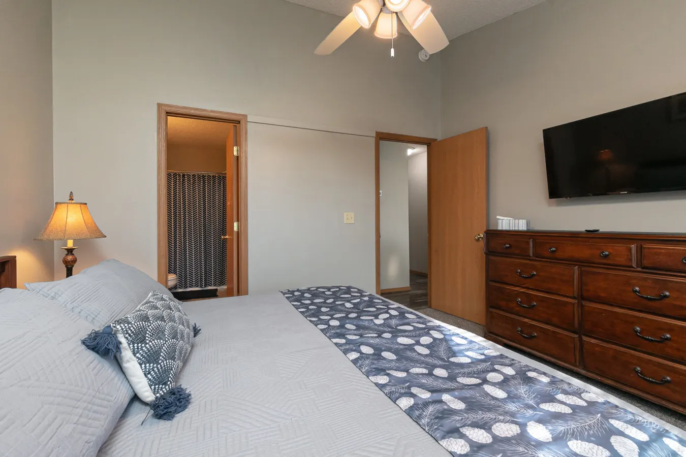 Prime Location Cottage Home- King Suite 15