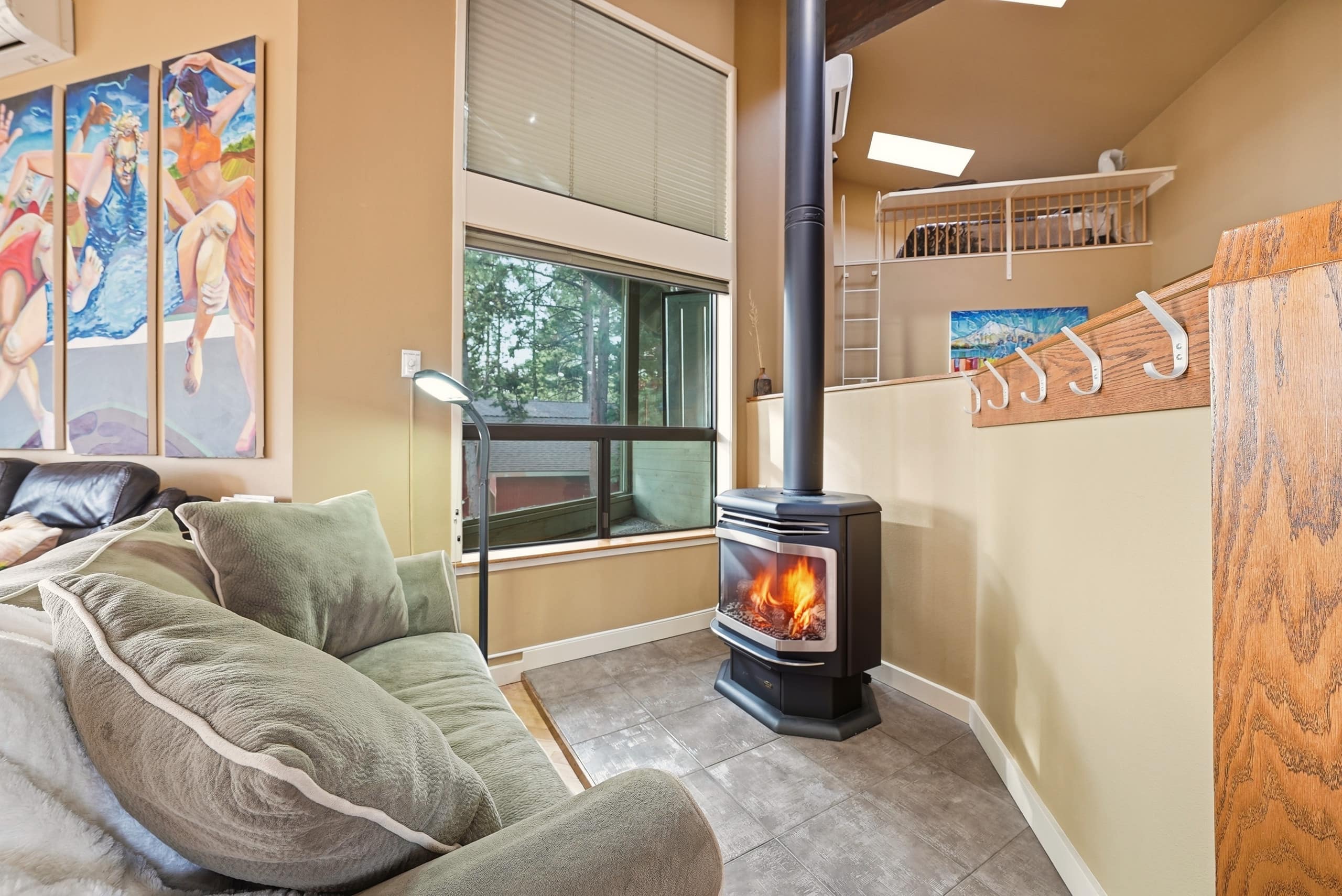 Executive Lodge w/ Hot Tub & Views, Bend 16
