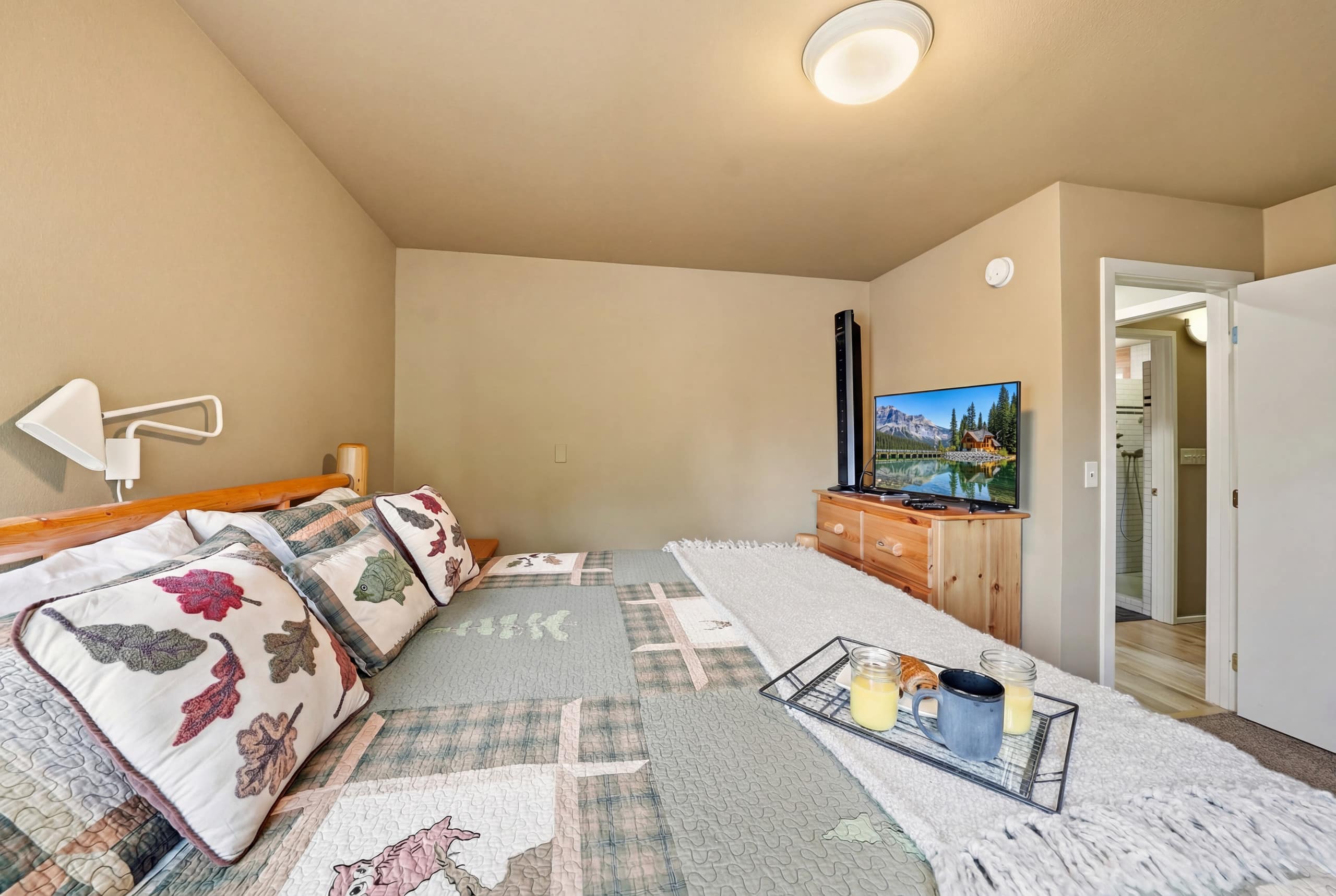Executive Lodge w/ Hot Tub & Views, Bend 34