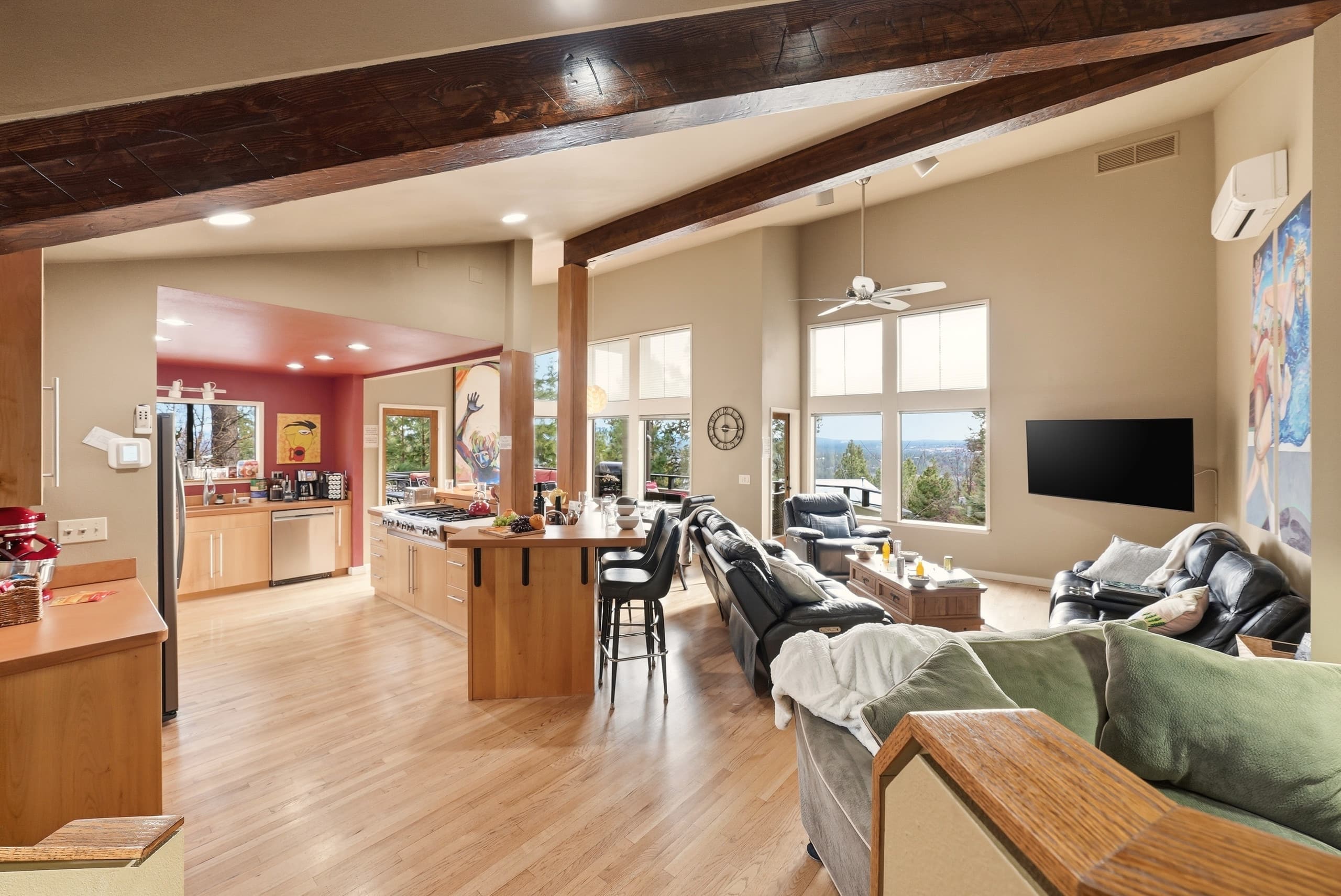 Executive Lodge w/ Hot Tub & Views, Bend 14