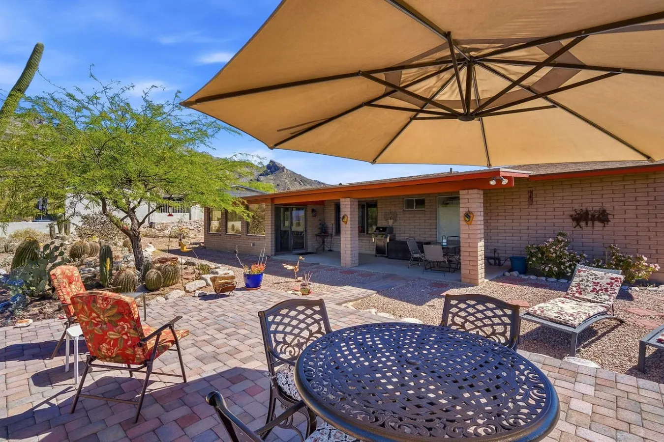 Spectacular Views At The Foothills 20