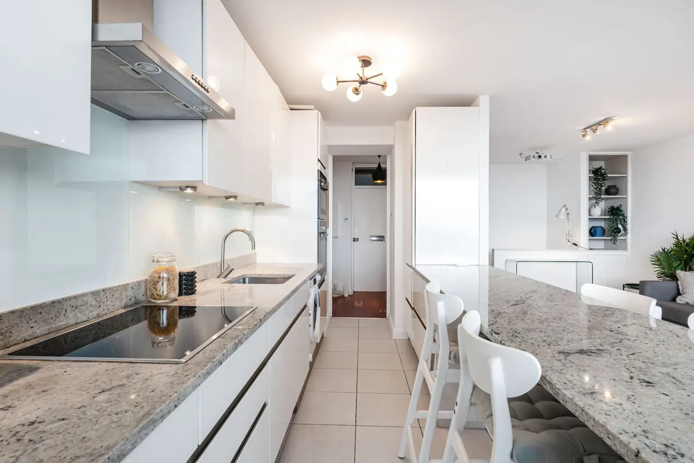 2-Bed Marylebone | Skyline Views | BBQ & Balcony — photo 4
