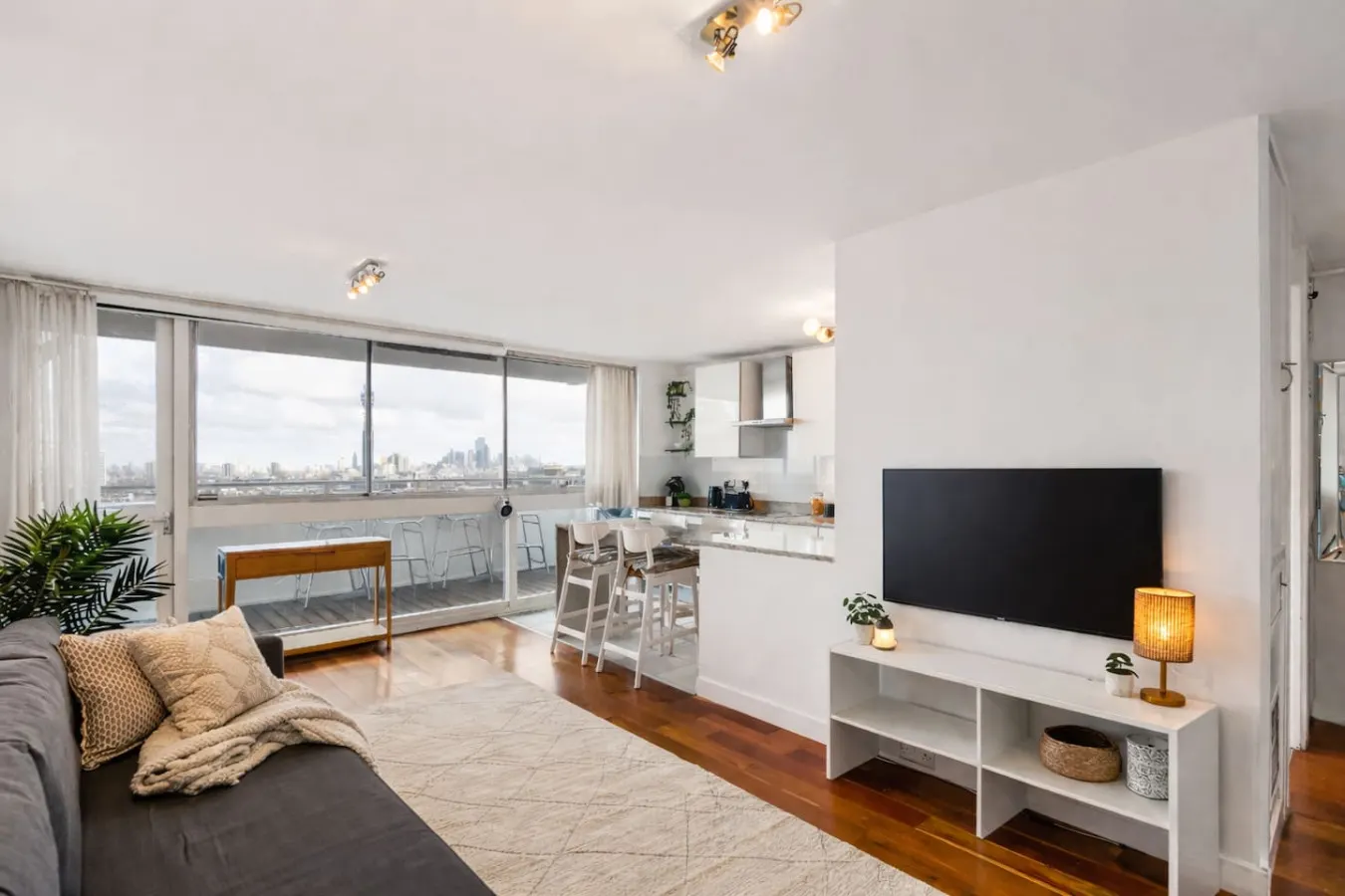 2-Bed Marylebone | Skyline Views | BBQ & Balcony — photo 5