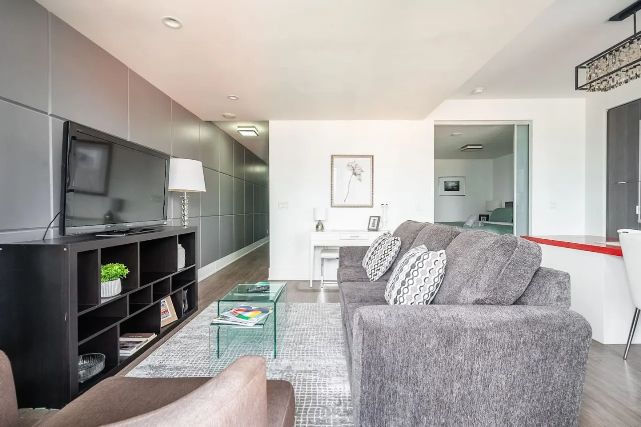 Luxury 1BR Luxury Condo Sleeps 4 Free Parking 13