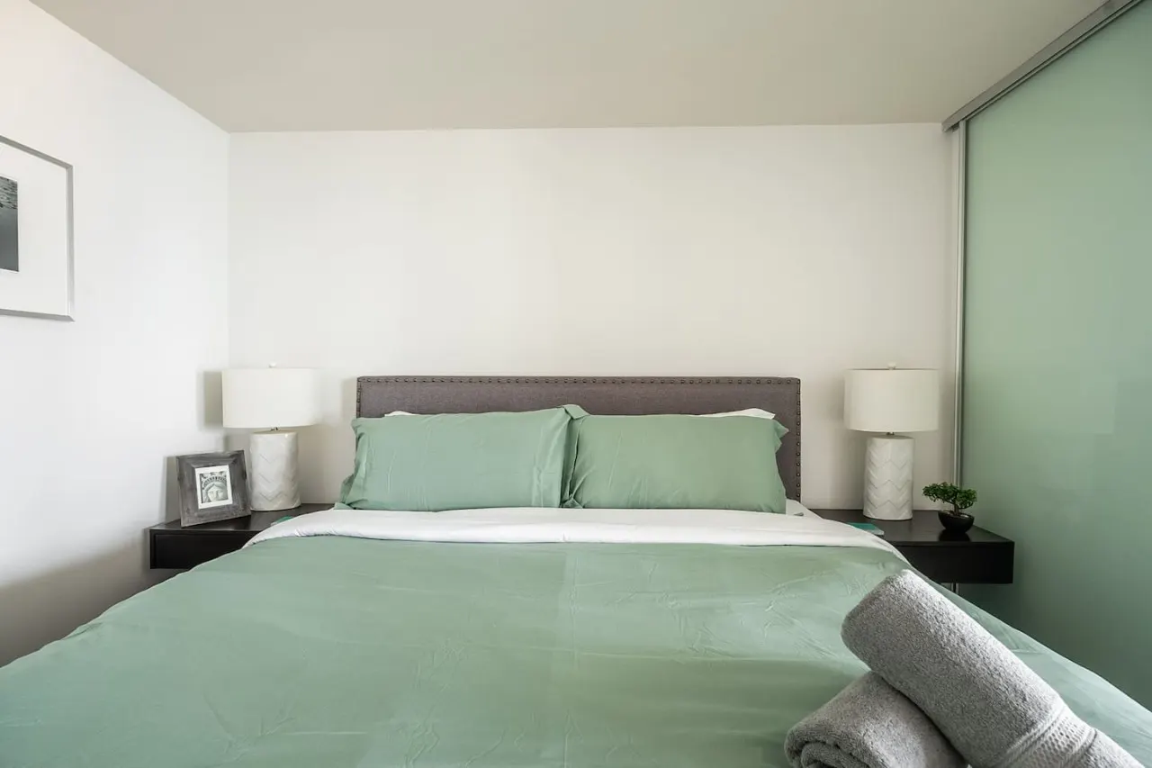 Luxury 1BR Luxury Condo Sleeps 4 Free Parking 15
