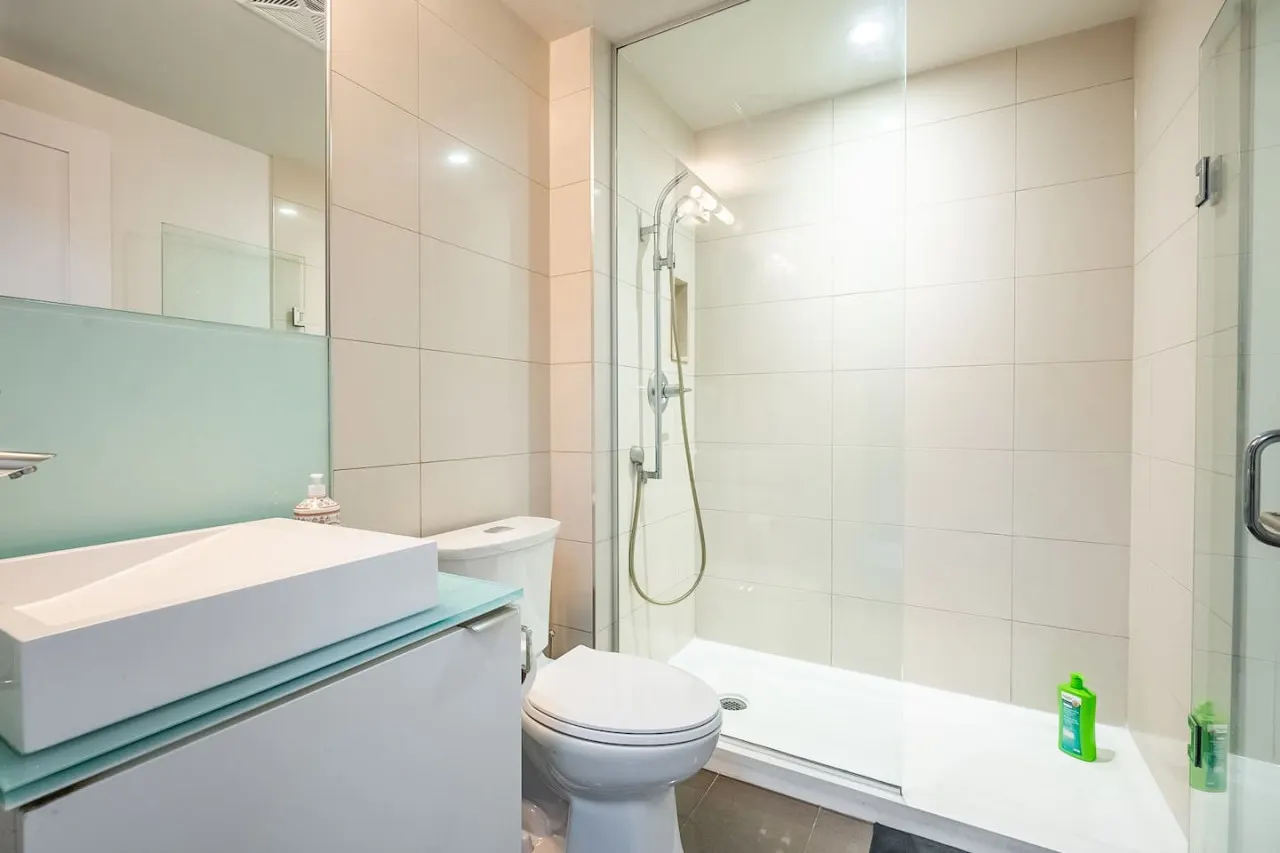 Luxury 1BR Luxury Condo Sleeps 4 Free Parking 17
