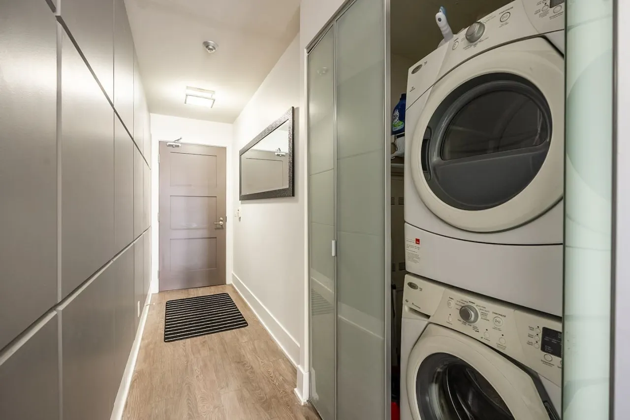 Luxury 1BR Luxury Condo Sleeps 4 Free Parking 20