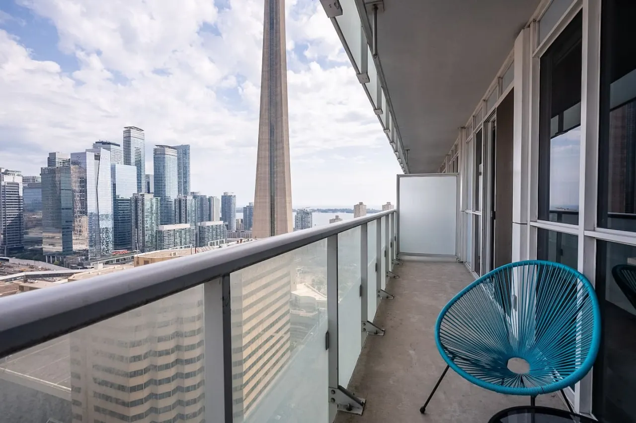 Luxury 1BR Luxury Condo Sleeps 4 Free Parking 6
