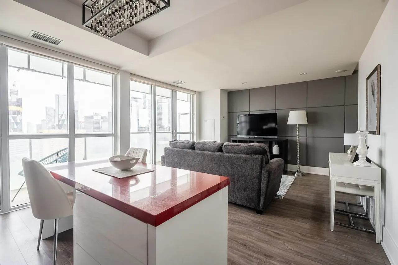 Luxury 1BR Luxury Condo Sleeps 4 Free Parking 7