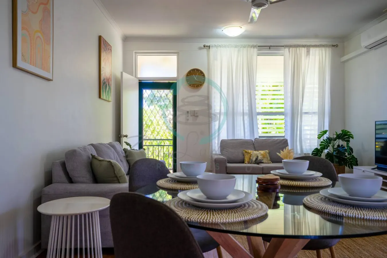 Zen Nest: Cozy ~ Lawn ~ Minimalist 9