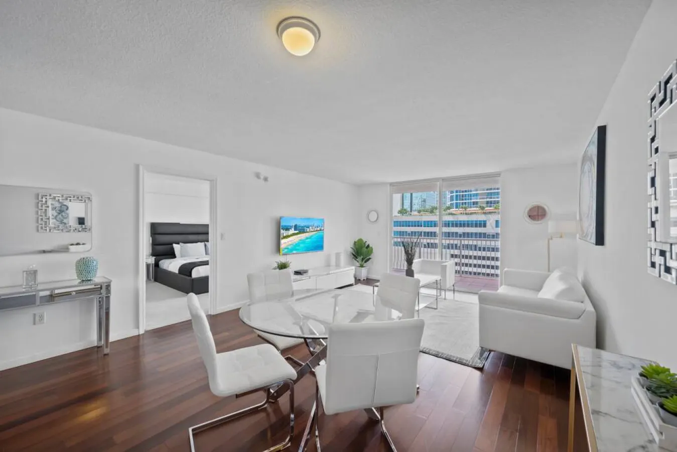 Well Located Unit with parking - Heart Of Brickell