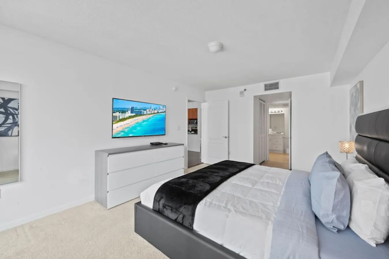 Well Located Unit with parking - Heart Of Brickell 10