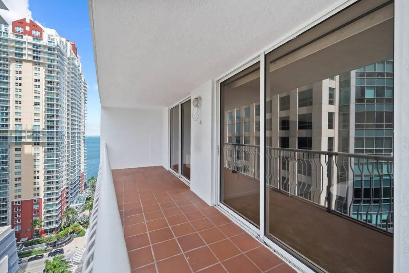 Well Located Unit with parking - Heart Of Brickell 14