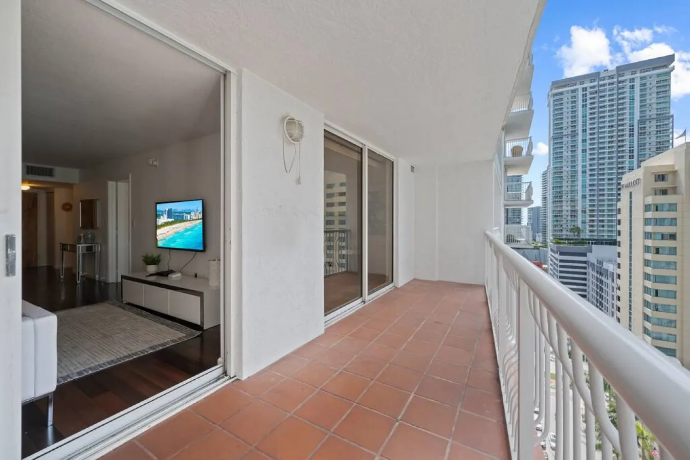 Well Located Unit with parking - Heart Of Brickell 16