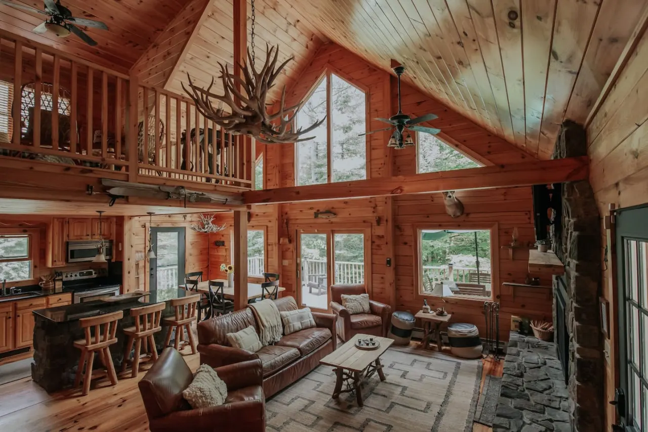 Woodsy Maine getaway, by Sunday River with New Hot Tub