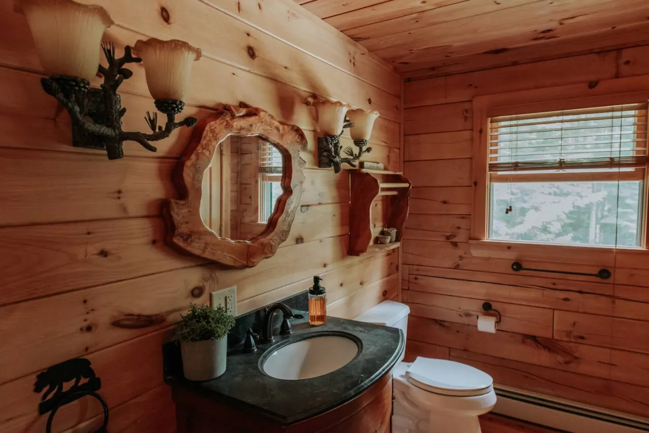 Woodsy Maine getaway, by Sunday River with New Hot Tub 12