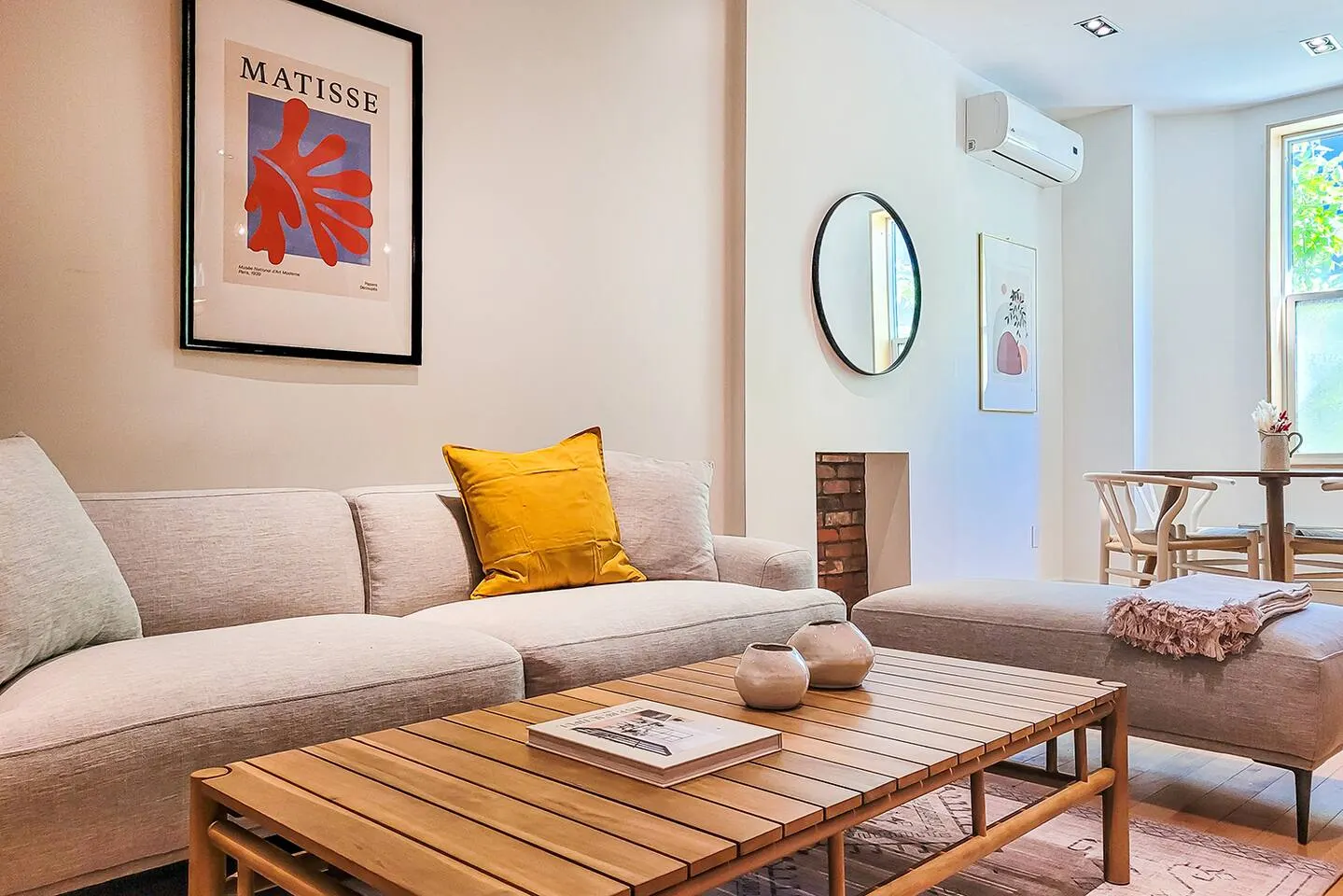Luxury Retreat in Le Plateau with Outdoor Patio 2