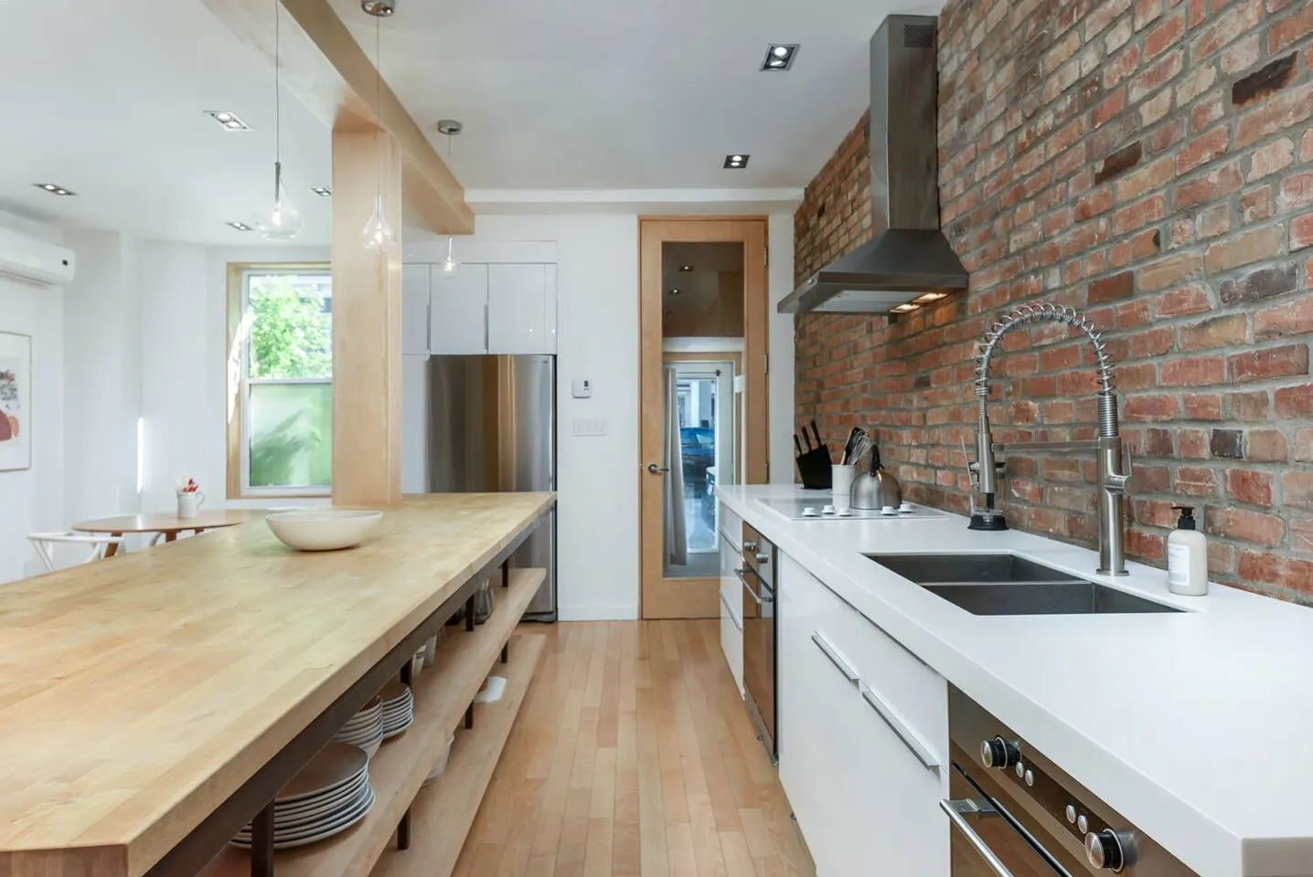 Luxury Retreat in Le Plateau with Outdoor Patio 9