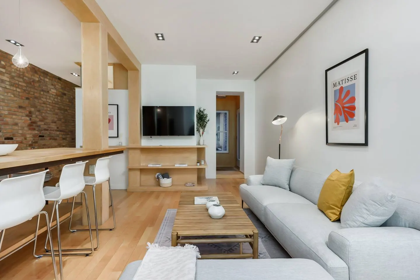 Luxury Retreat in Le Plateau with Outdoor Patio 11