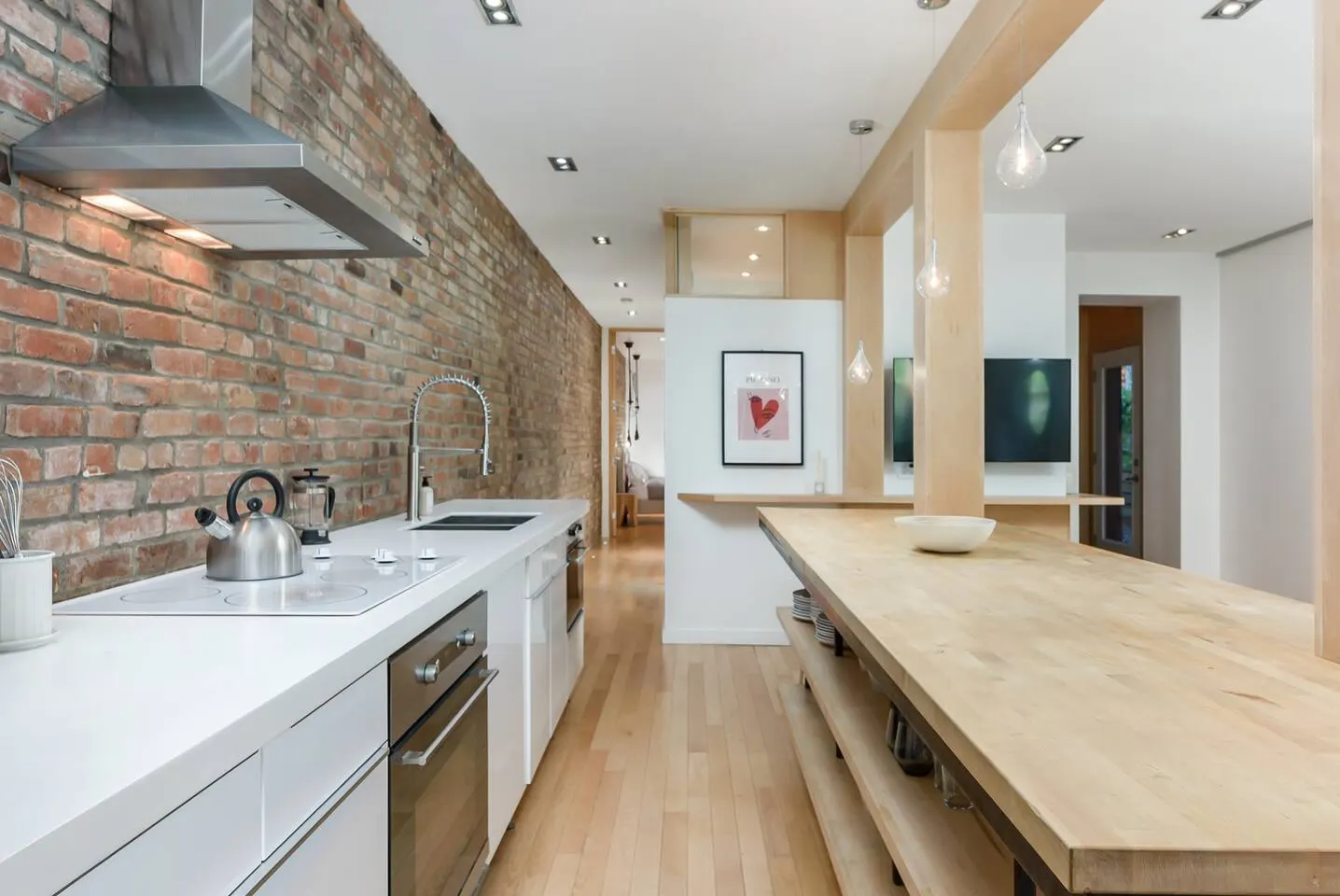 Luxury Retreat in Le Plateau with Outdoor Patio 5