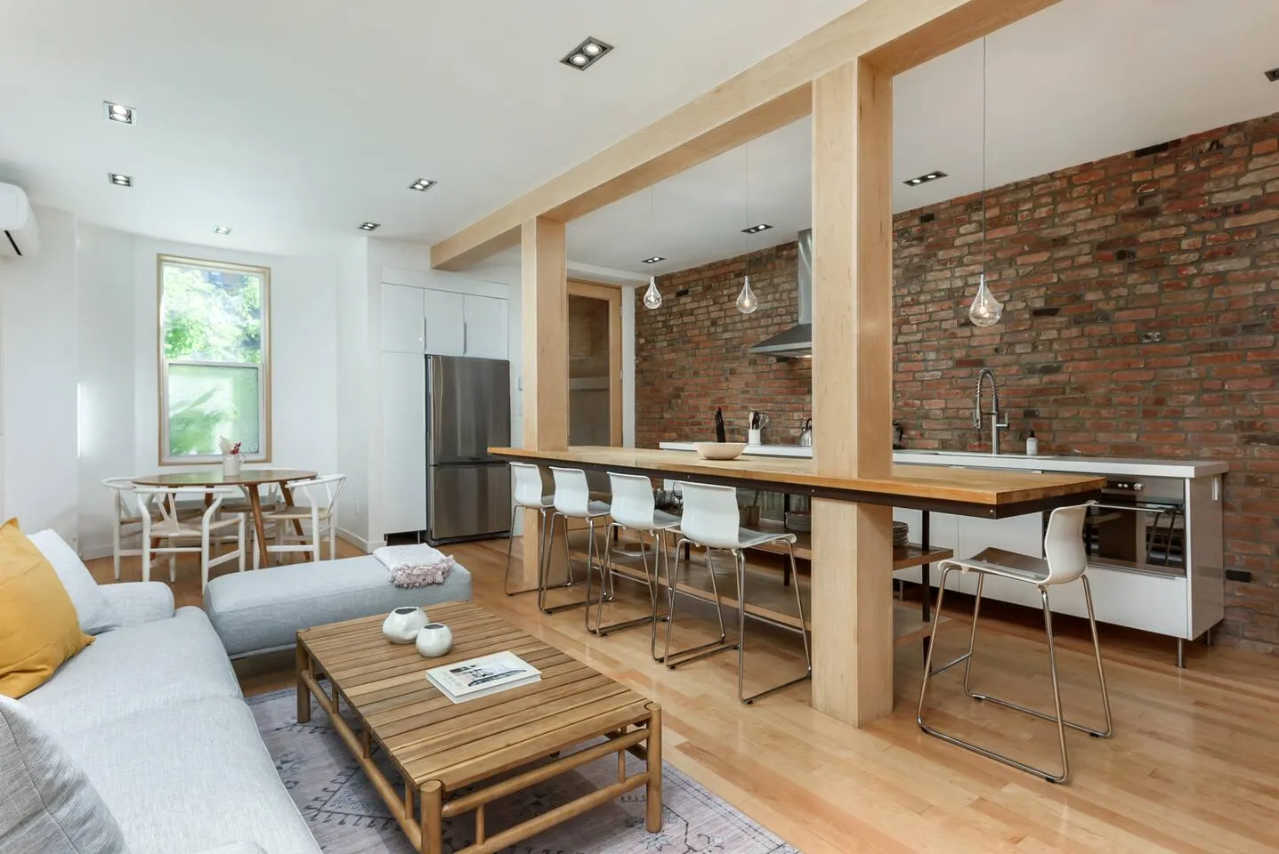 Luxury Retreat in Le Plateau with Outdoor Patio 8