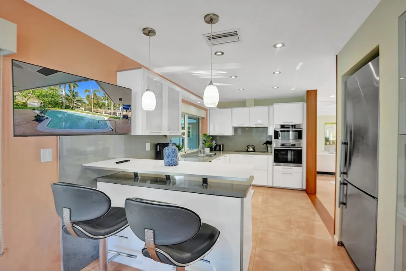 Waterfront Serenity Heated Pool & BBQ Koi Pond 18
