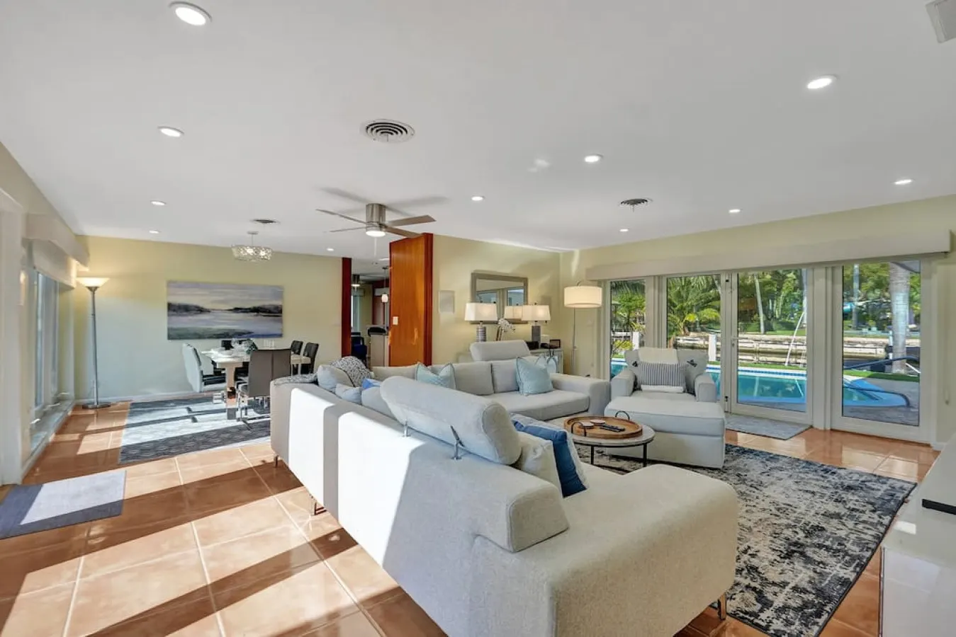 Waterfront Serenity | Heated Pool & BBQ | Koi Pond — foto 3