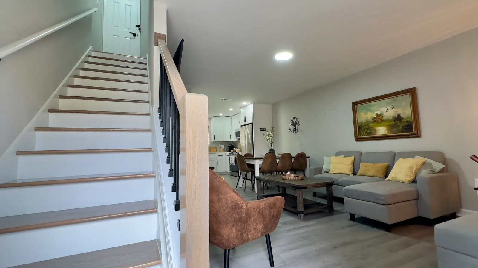 Serene Oakwood Townhouse — photo 2