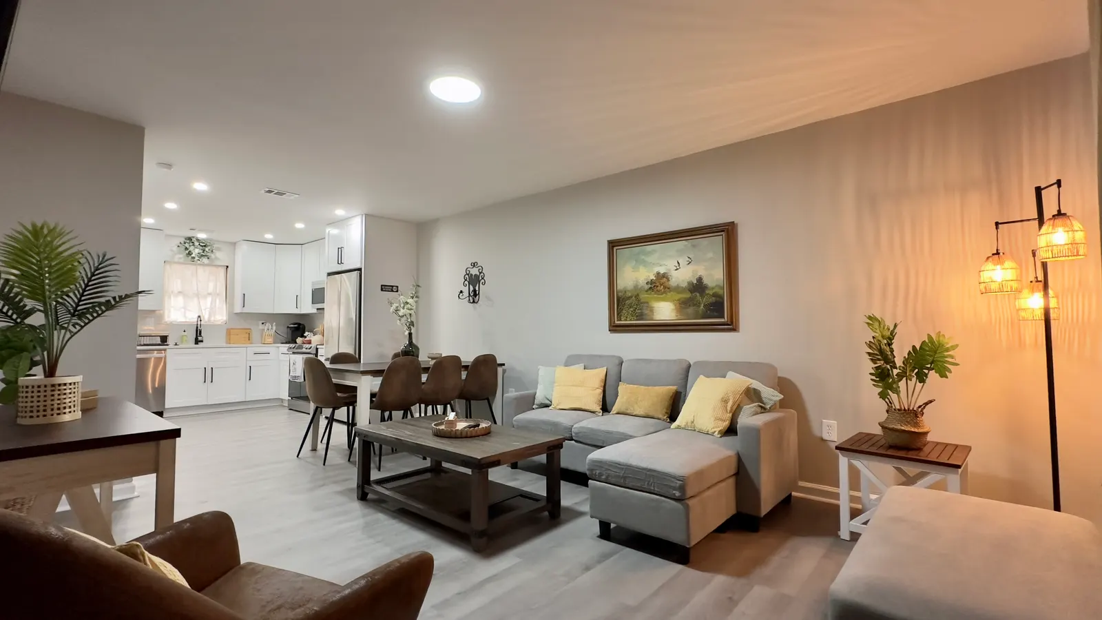 Serene Oakwood Townhouse — photo 3